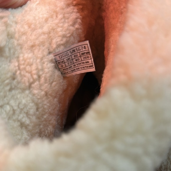 Ugg Elijo boots size 9 - Picture 7 of 8